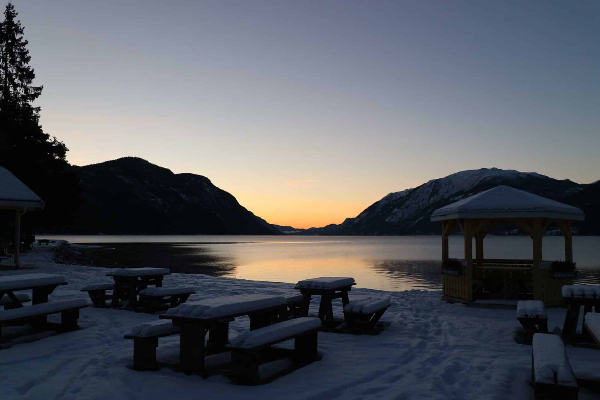 Fra energisparende belysning til giftfrie rengjøringsmidler – vi tar bevisste valg som skåner omgivelsene. Hos oss kan du feriere med god samvittighet, velvitende om vårt miljøansvar.