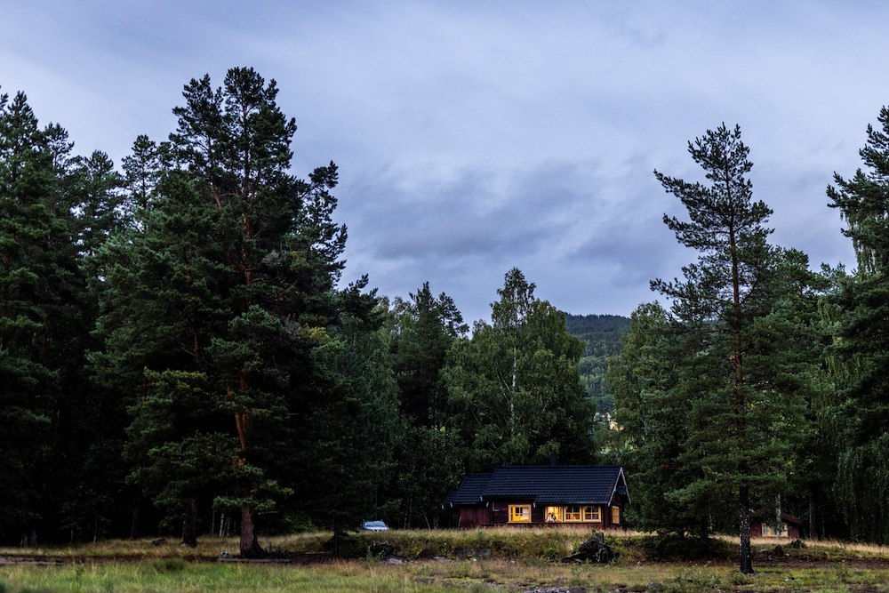 Opplev den ultimate sjelefreden i Tangen hytte. Med vannet på flere sider kan du virkelig trekke deg tilbake og nyte naturens egne lyder i fred.