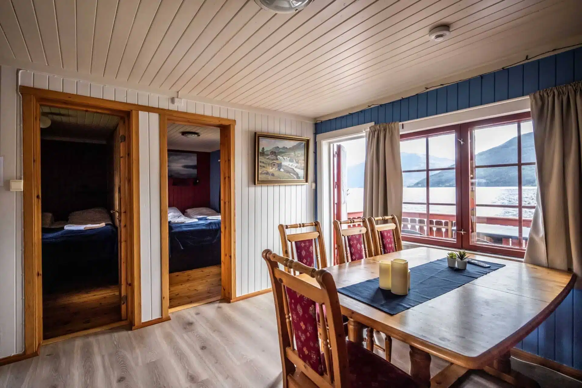 Cabin with living room, bedroom and veranda at Sandviken Camping by Tinnsjøen – here you can stay overnight near Rjukan